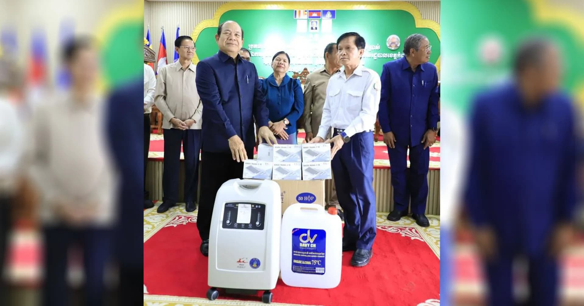 មន្ទីរសុខាភិបាលខេត្តកំពង់ឆ្នាំង ទទួលបានម៉ាស៊ីនផលិតអុកស៊ីសែន និងបរិក្ខាពេទ្យតាមរយះ ឯកឧត្តម បណ្ឌិតសភាចារ្យ អ៊ុក រ៉ាប៊ុន