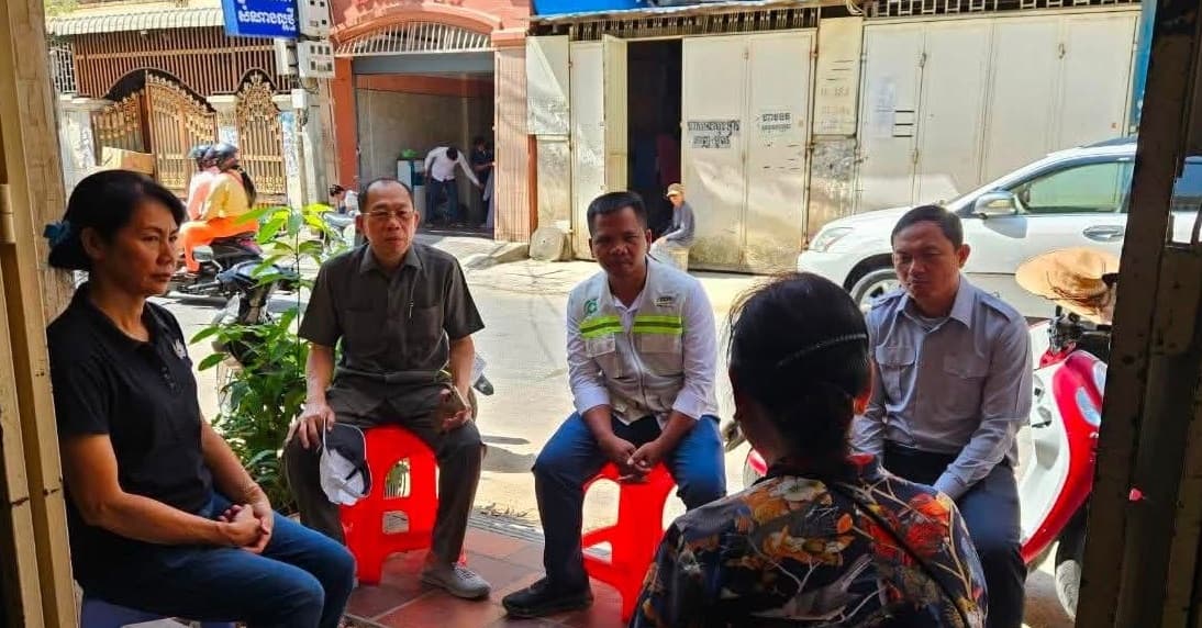 អាជ្ញាធរសង្កាត់អូឡាំពិក ចុះសម្របសម្រួលដោះស្រាយករណីជីកចិញ្ចើមផ្លូវដាក់ខ្សែកាបអគ្គិសនីក្រោមដី ជាមួយប្រជាពលរដ្ឋនៅភូមិ៥