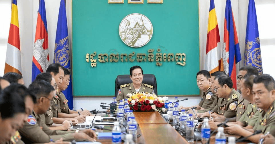 ឯកឧត្តម ឃួង ស្រេង ដឹកនាំកិច្ចប្រជុំដាក់បទបញ្ជាម៉ឺងម៉ាត់ក្នុងការបង្រ្កាបបទល្មើសឆបោកតាមប្រព័ន្ធបច្ចេកវិទ្យា (Online Scams) ក្នុងរាជធានីភ្នំពេញ