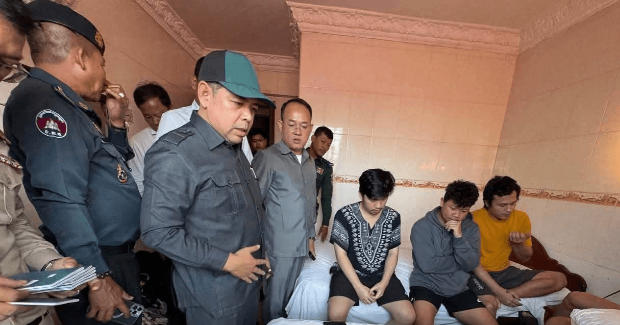 កម្លាំងគណៈបញ្ជាការឯកភាពខណ្ឌ៧មករា ចុះបង្ក្រាបទីតាំងសង្ស័យប្រព្រឹត្តបទល្មើសឆបោកតាមប្រព័ន្ធអនឡាញ ឃាត់ខ្លួនជនជាតិឥណ្ឌូណេស៊ីចំនួន ០៦នាក់