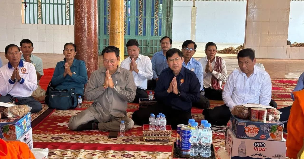 ឯកឧត្តម បណ្ឌិត ចាន់ សុភា នាំយកទេយ្យទាន និងបច្ច័យ ប្រគេនព្រះសង្ឃគង់ចាំព្រះវស្សានៅវត្តទាំង៣ ក្នុងឃុំអង្គរបាន ស្រុកកងមាស
