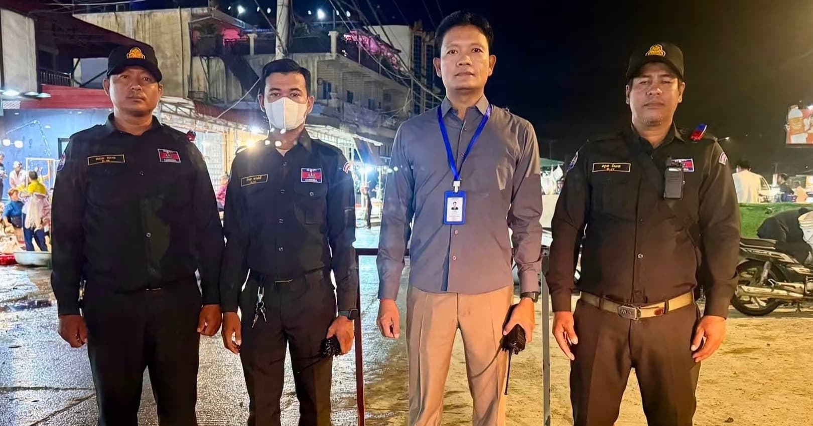 អាជ្ញាធរខណ្ឌព្រែកព្នៅ ចុះរៀបចំសណ្តាប់ធ្នាប់នៅផ្សារគល់ស្ពាន និងណែនាំអាជីវករមិនឱ្យលក់ដូរលើចិញ្ចើមផ្លូវ