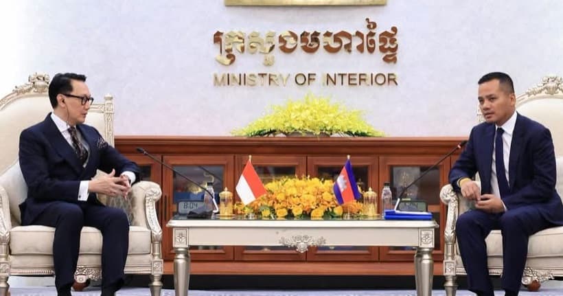 ឯកឧត្តមអភិសន្តិបណ្ឌិត ស សុខា និងអនុរដ្ឋមន្ត្រីការបរទេសឥណ្ឌូណេស៊ី ឯកភាពរុញឆ្ពោះទៅមុខបន្ថែមទៀតនូវកិច្ចសហប្រតិបត្តិការអនុវត្តច្បាប់ និងបណ្ដុះបណ្ដាល