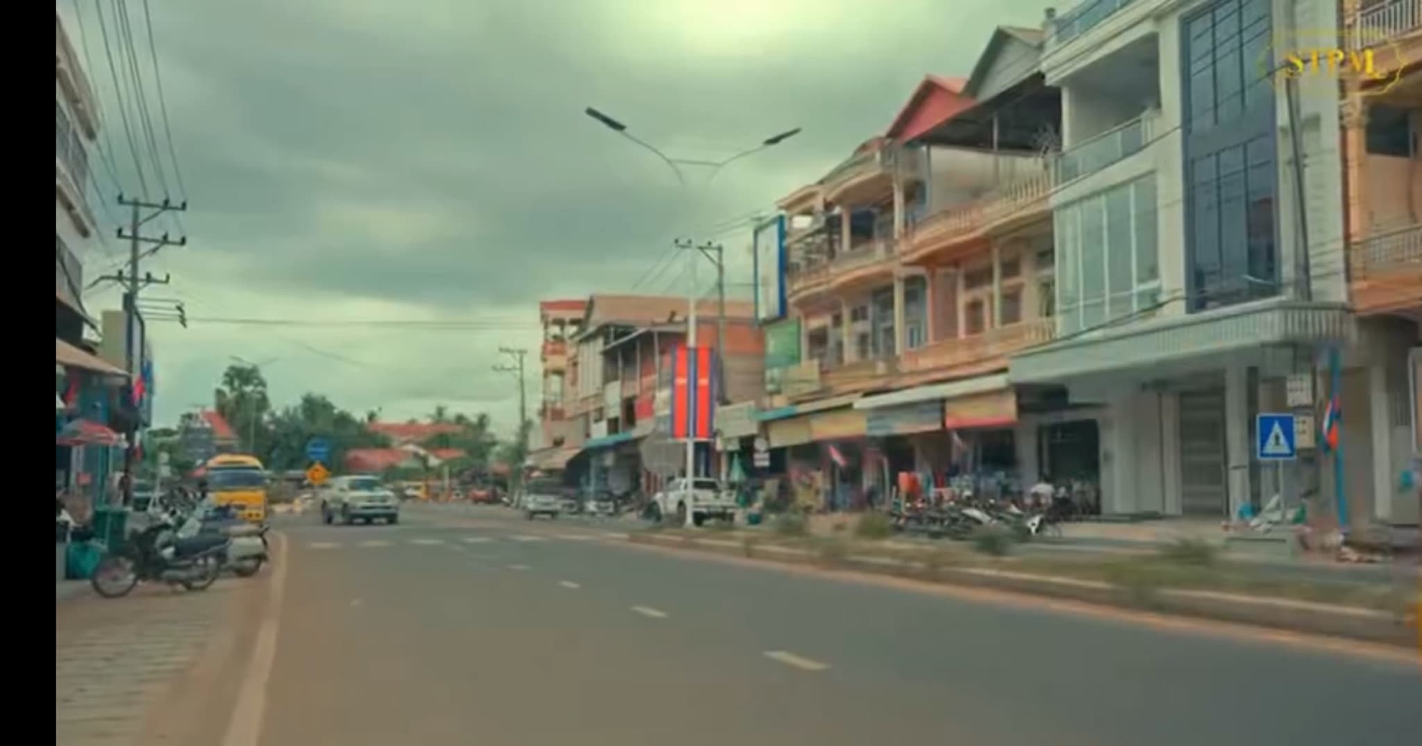 បទយកការណ៍ ស្ដីពី ការពង្រីកកំណាត់ផ្លូវជាតិលេខ៧ ពីស្គន់ ទៅដល់ក្រុងកំពង់ចាម ពី ២គន្លង ទៅ ៤គន្លង ។   សមិទ្ធផលនេះ នឹងជួយសម្រួលដល់ការធ្វើដំណើររបស់ប្រជាជន ជាពិសេស ជួយលើកកម្ពស់កម្រិតជីវភាពរបស់ប្រជាជនដែលរស់នៅស្របតាមកំណាត់ផ្លូវជាតិនេះ និងអ្នកធ្វើដំណើរទាំងអស់ ។