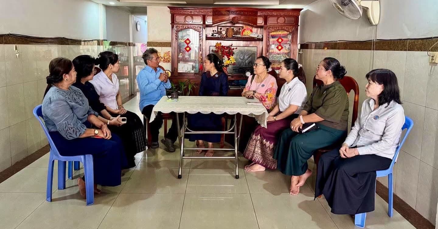លោកជំទាវ ទុយ សិរីរតនៈ នេត្រភក្ត្រា អញ្ជើញចុះសួរសុខទុក្ខ និងនាំយកអំណោយជូននិវត្តជន នៃក្រសួងព័ត៌មាន