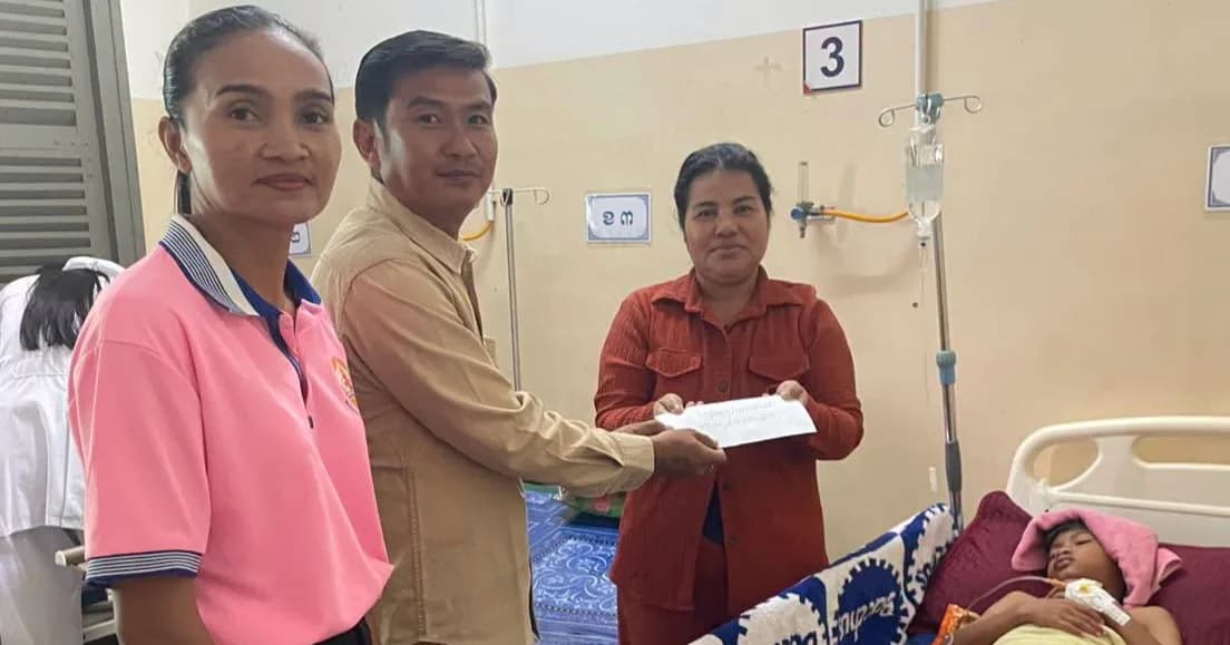 អភិបាលក្រុងពោធិ៍សាត់ ចាត់តាំងក្រុមការងារចុះសួរសុខទុក្ខកូនប្រុសវីរកងទ័ពជួរមុខ ដែលកំពុងសម្រាកព្យាបាលជំងឺគ្រុនឈាម