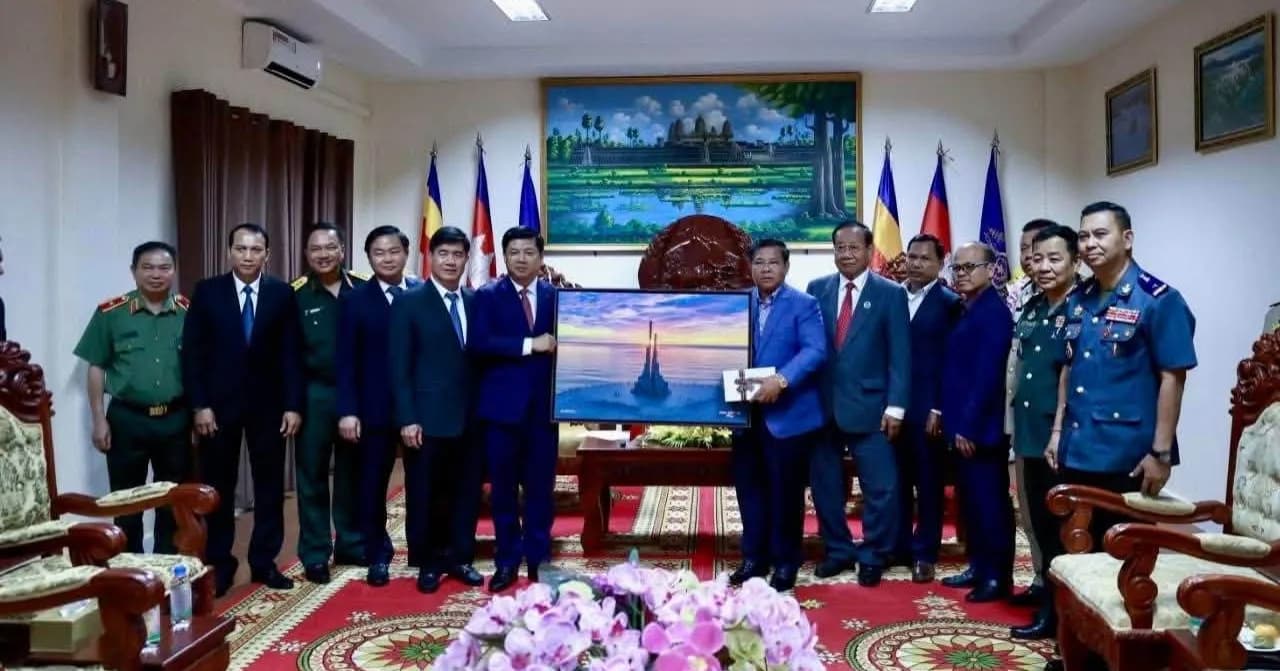 អភិបាលខេត្តមណ្ឌលគិរី អនុញ្ញាតិឱ្យគណៈប្រតិភូខេត្តដាក់ឡាក់ ចូលជួបសម្ដែងការគួរសម និងពិភាក្សាការងារ