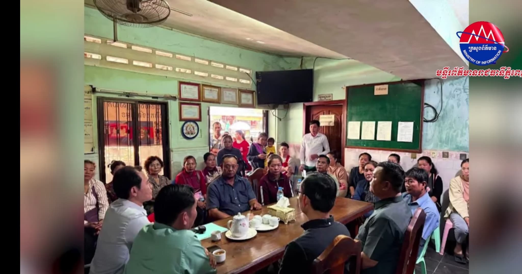 អាជ្ញាធររាជធានីភ្នំពេញ សម្របសម្រួលជោគជ័យជាមួយអាជីវករ ដើម្បីស្ថាបនាផ្លូវ និងប្រព័ន្ធលូជុំវិញផ្សារដើមគ